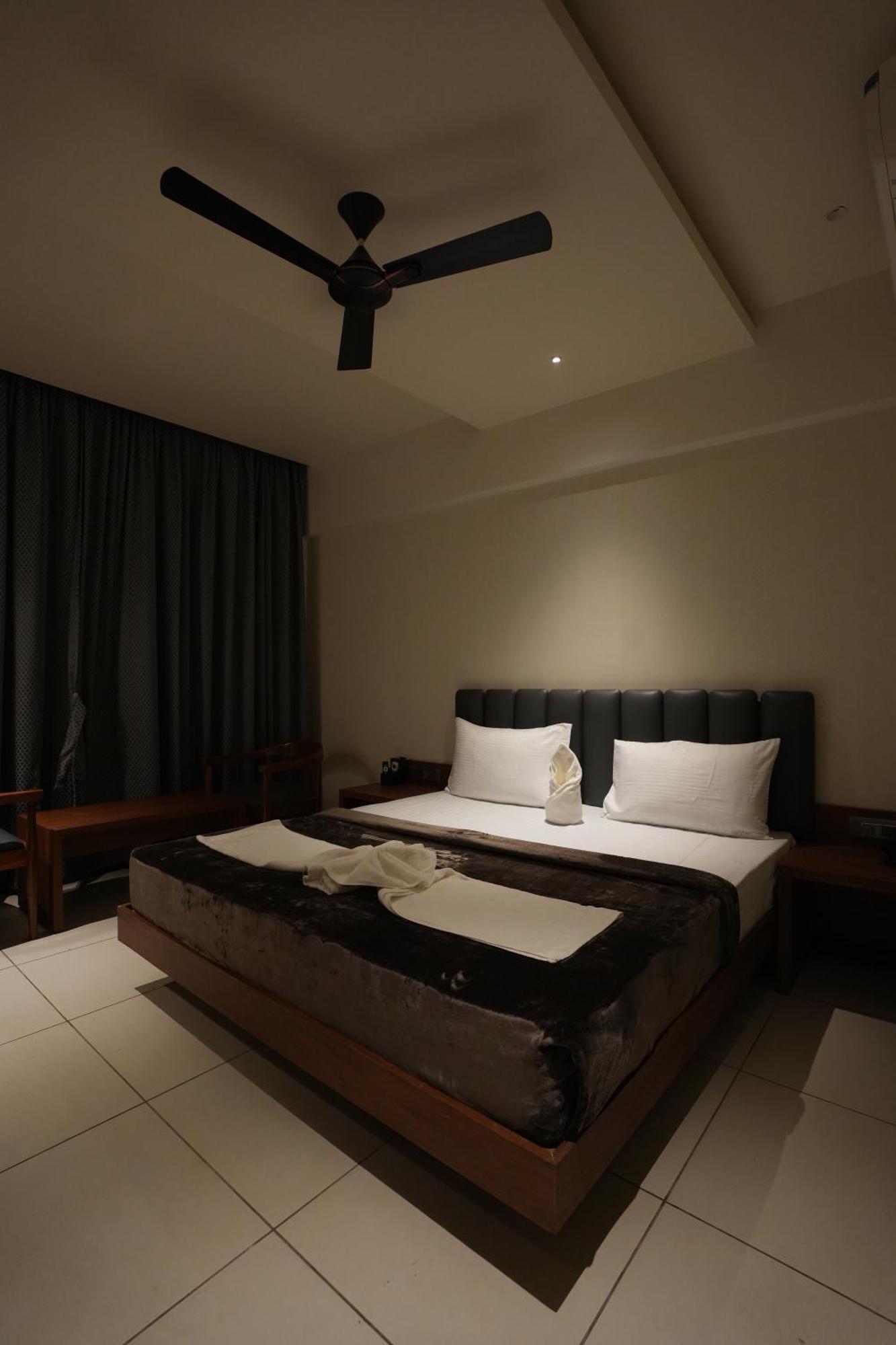 Hotel Swathi Hospet Dış mekan fotoğraf